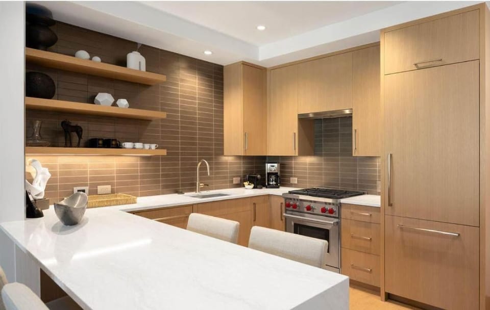 Kitchen or kitchenette, oven