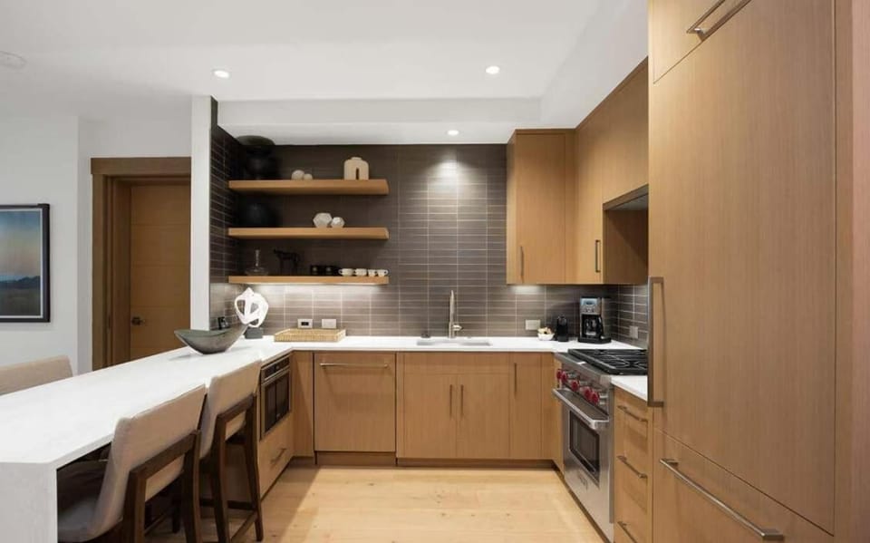 Kitchen or kitchenette, oven