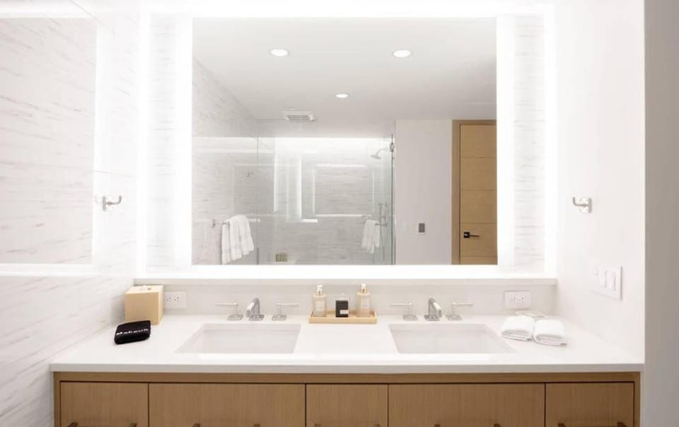 Bathroom, towels