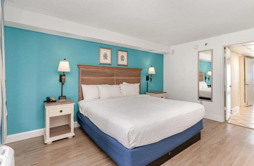 Oceanfront 1 BR Getaway-Amazing Amenities and Views! Caribbean 1020 House in Myrtle Beach