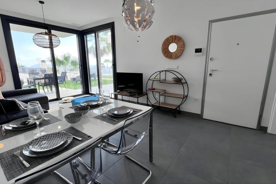 TV and multimedia, Living room, Dining area