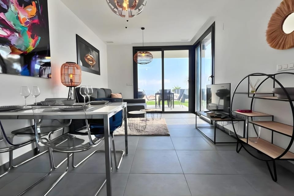 TV and multimedia, Living room, Seating area, Dining area