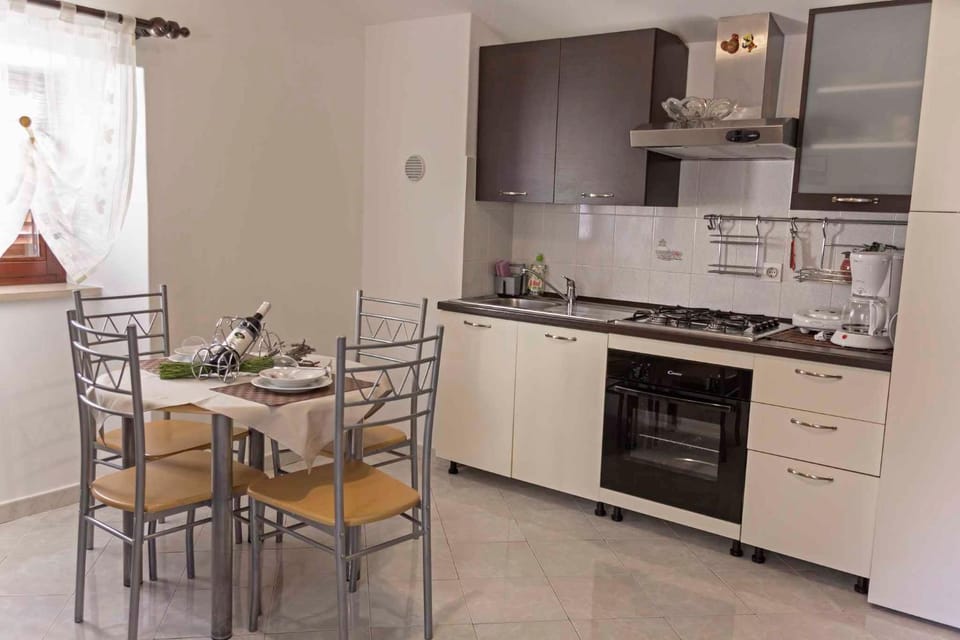Coffee/tea facilities, Dining area