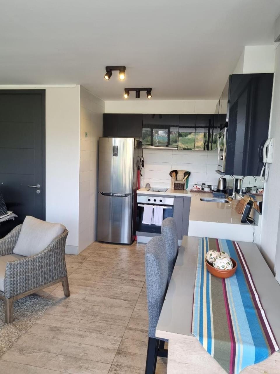 Kitchen or kitchenette, Dining area, oven, stove