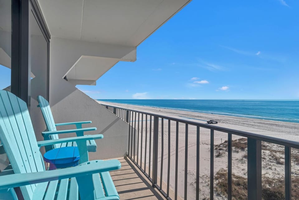Island Winds East Condo 402 House in West Beach