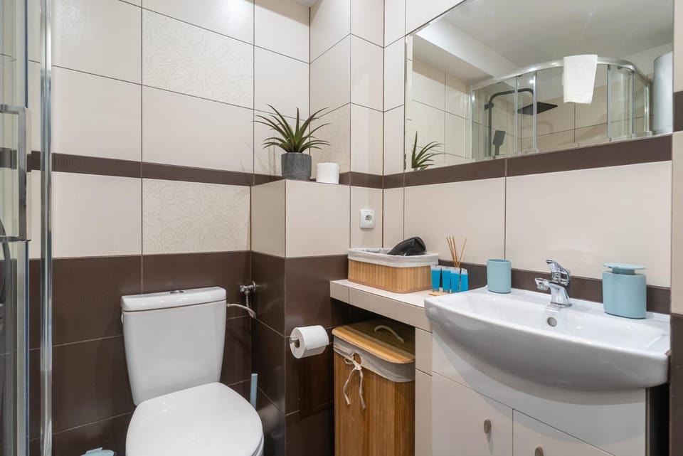 Shower, Toilet, Bathroom