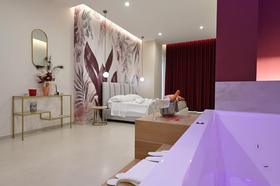 Hot Tub, Photo of the whole room, Bedroom, Bath