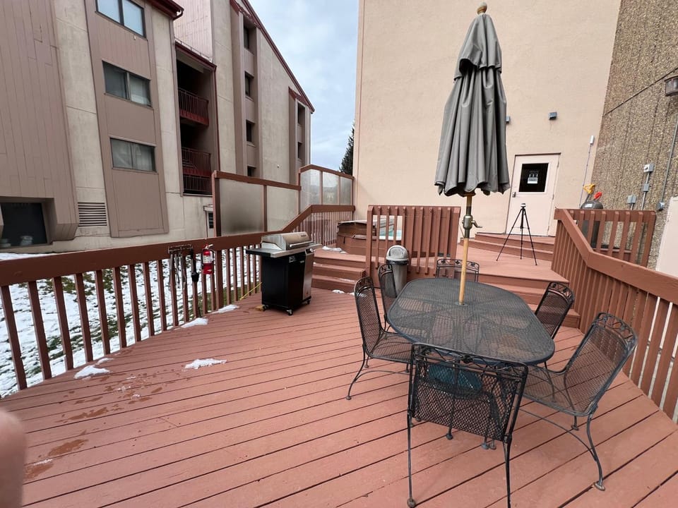Property building, Balcony/Terrace, Dining area