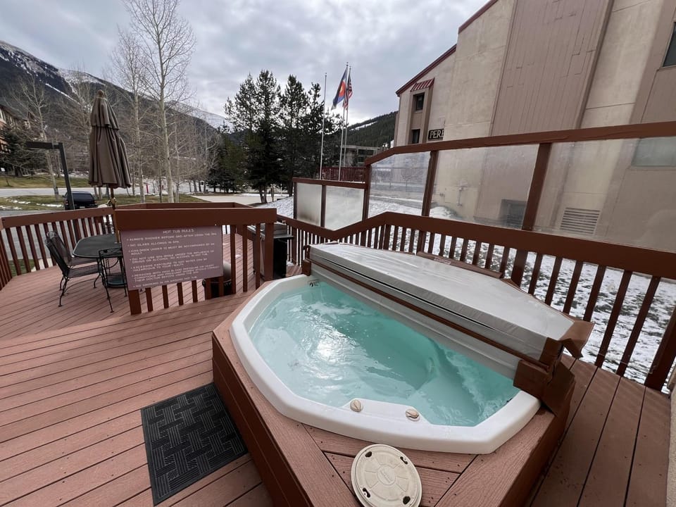 Hot Tub, Mountain view