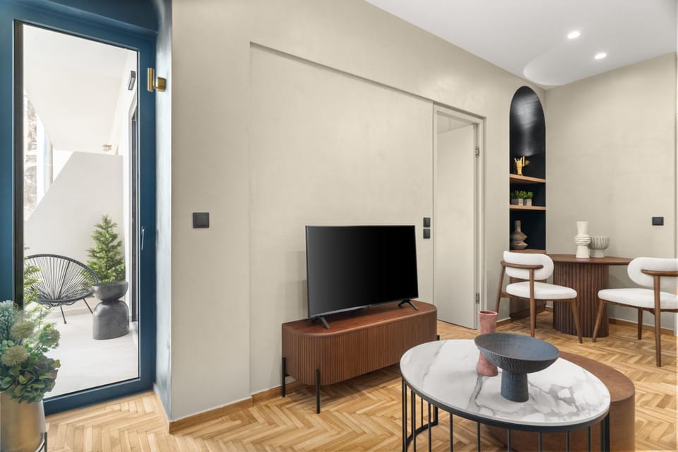 TV and multimedia, Balcony/Terrace, Living room, Seating area, Dining area, air conditioner