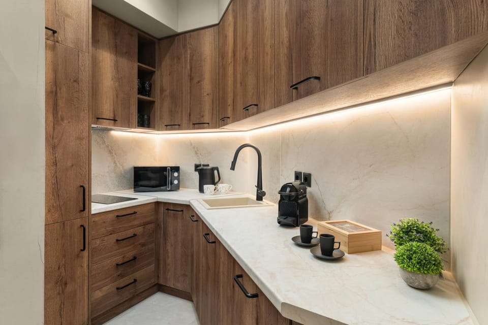 Coffee/tea facilities, Kitchen or kitchenette, microwave, stove, toaster, kitchen