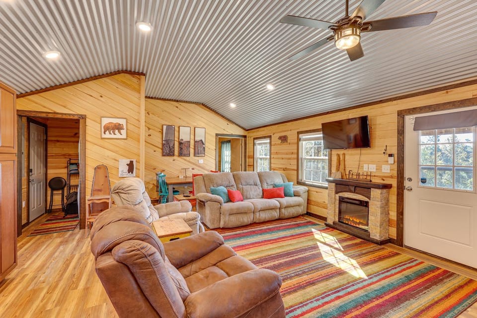 ~ 1 Mi to Lake Greeson & Ramp: 'Lazy Bear Cabin' Cabin in Arkansas