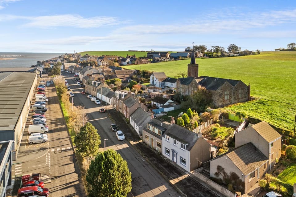 Neighbourhood, Natural landscape, Street view, Parking