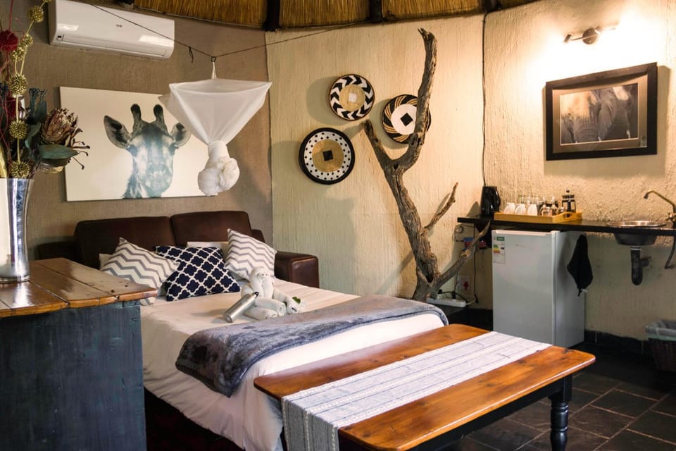 Coffee/tea facilities, Living room, Seating area, minibar
