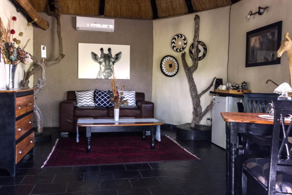 Living room, Seating area, Dining area, air conditioner