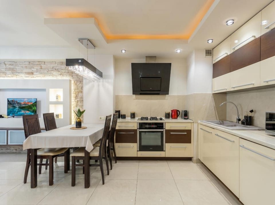 TV and multimedia, Coffee/tea facilities, Kitchen or kitchenette, Living room, Seating area, Dining area, dishwasher, minibar, oven, pet friendly, stove, toaster