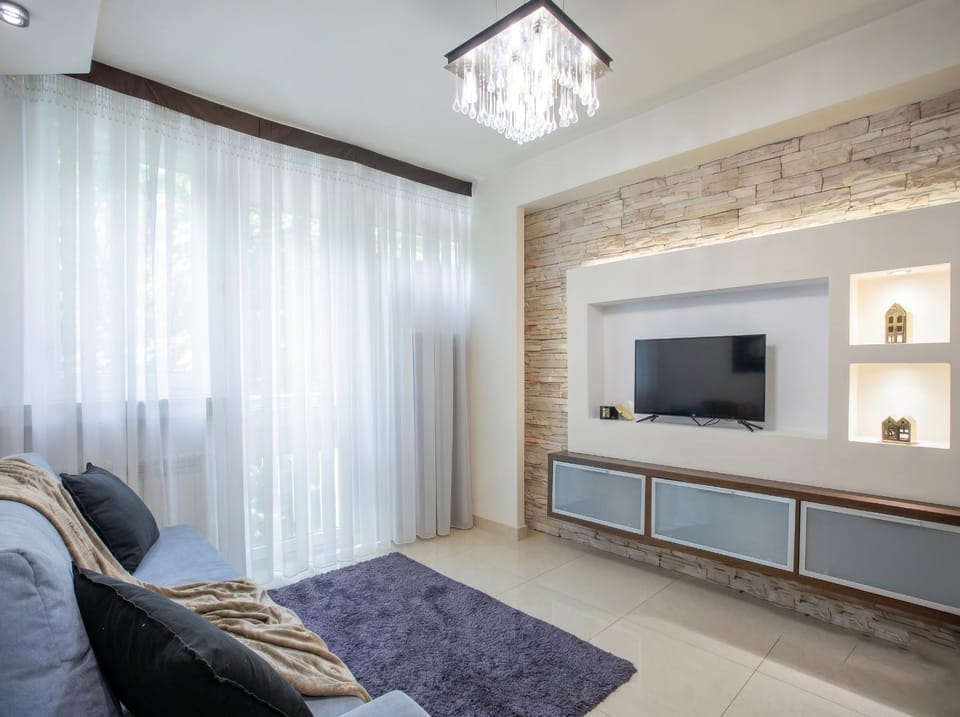 Communal lounge/ TV room, TV and multimedia, Living room, Seating area, Evening entertainment