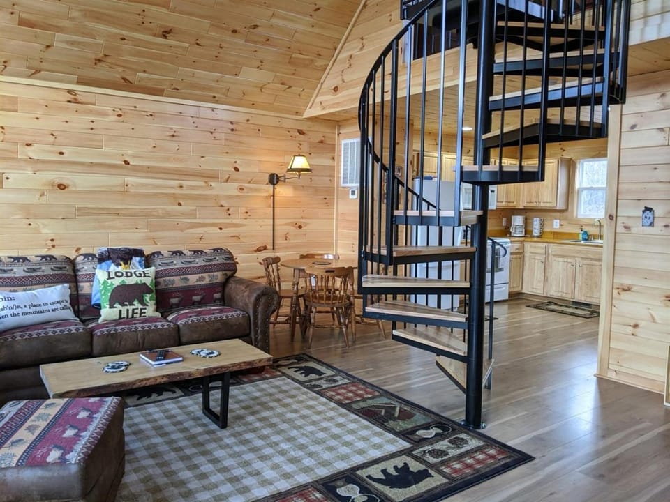 Eaglet Cabin near the Shenandoah River Cabin in Shenandoah Valley