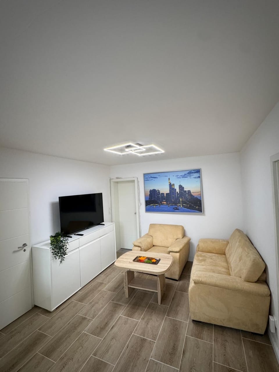 Communal lounge/ TV room, Communal lounge/ TV room, Living room, Seating area, Evening entertainment