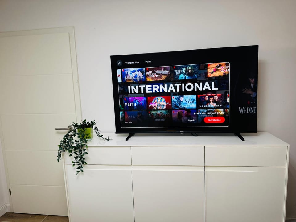 Communal lounge/ TV room, Communal lounge/ TV room, TV and multimedia, Evening entertainment