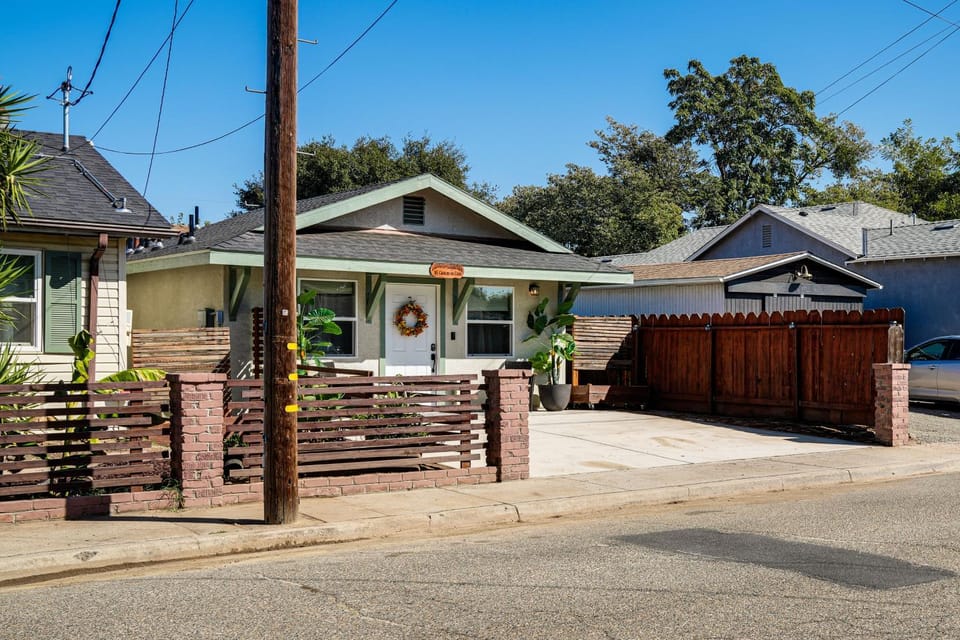 Couple’s Retreat! Shop, Dine, Explore Dtwn Oakdale House in Oakdale