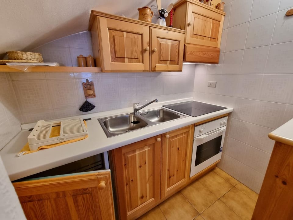 Kitchen or kitchenette