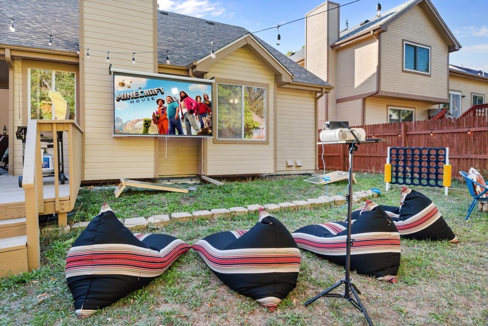 Property building, Patio, TV and multimedia, Garden view