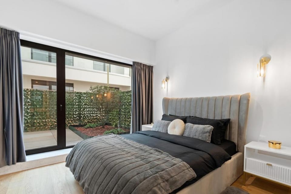 Metropolitan Elegance & Business Queen Beds Apartment in Bucharest