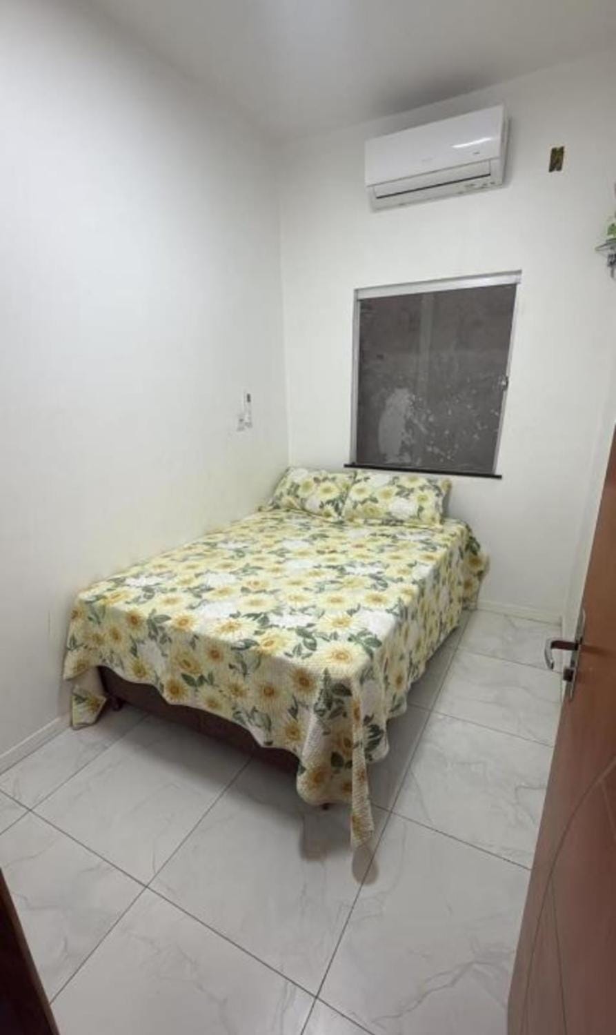 Casa para alugar no período da cop 30 , 3 minutos de onde serão realizados os eventos climáticos, casa ampla com garagem churrasqueira, piscina, terraço arejado, 3 quartos sendo 2 suítes climatizadas, sala com sofá cama e tv por assinatura House in Belém