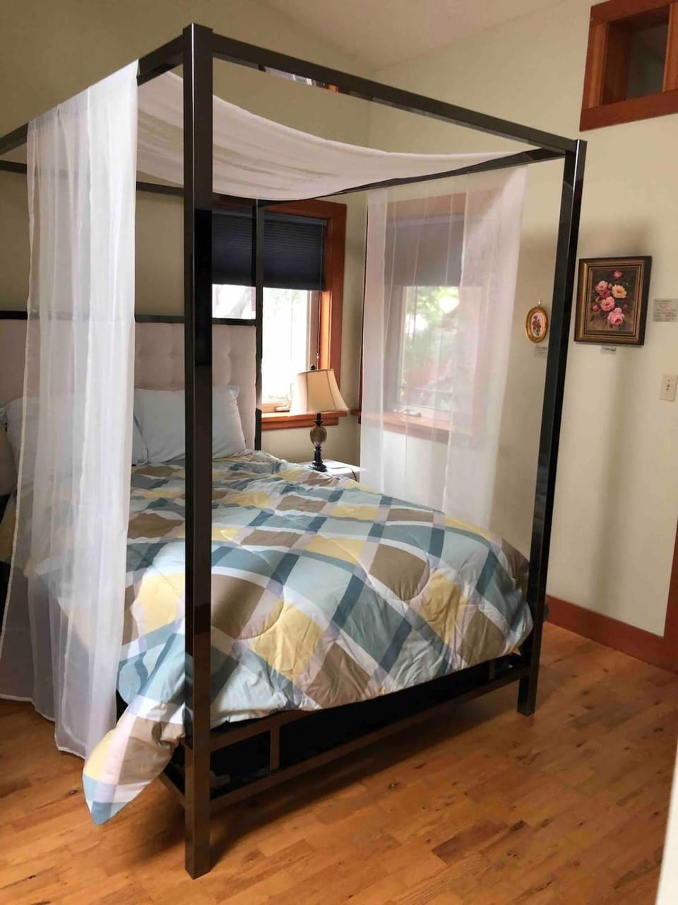 Art and Book Lovers Apartment in Eugene