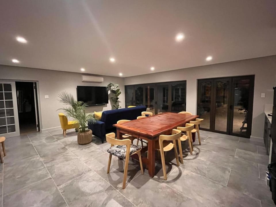 Communal lounge/ TV room, Seating area, Dining area