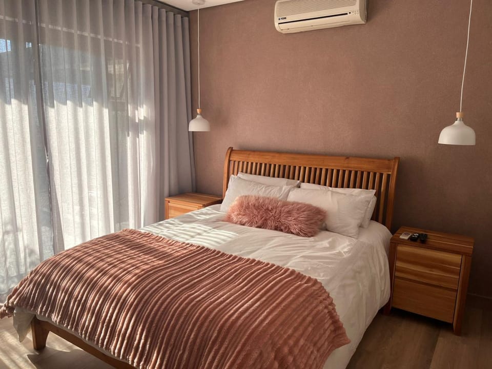 Bed, Bedroom, air conditioner