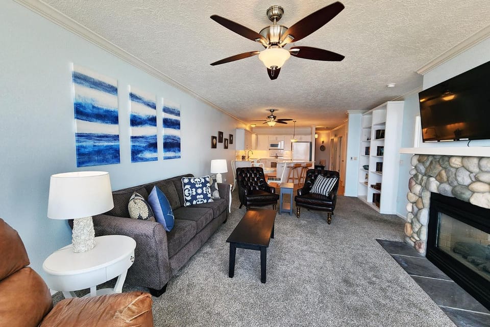 Spectacular Ocean Front Condo with Community Club House & Pool! Whale Crossing House in Depoe Bay