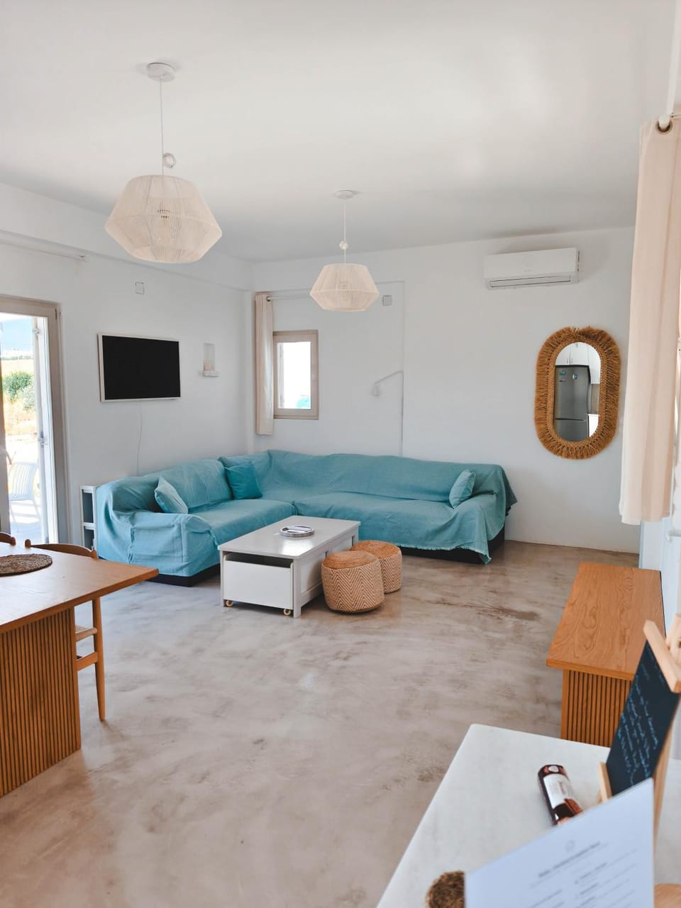 Communal lounge/ TV room, TV and multimedia, Living room, Seating area, Evening entertainment