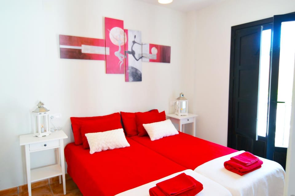 Communal lounge/ TV room, Lounge or bar, Street view