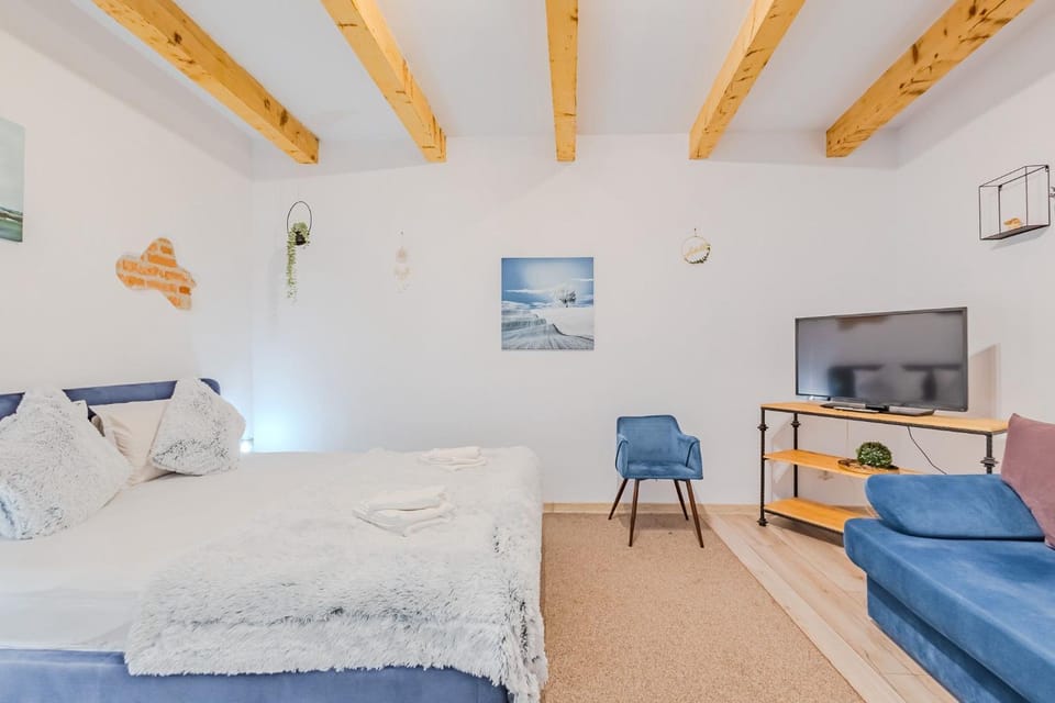 Bed, Seating area
