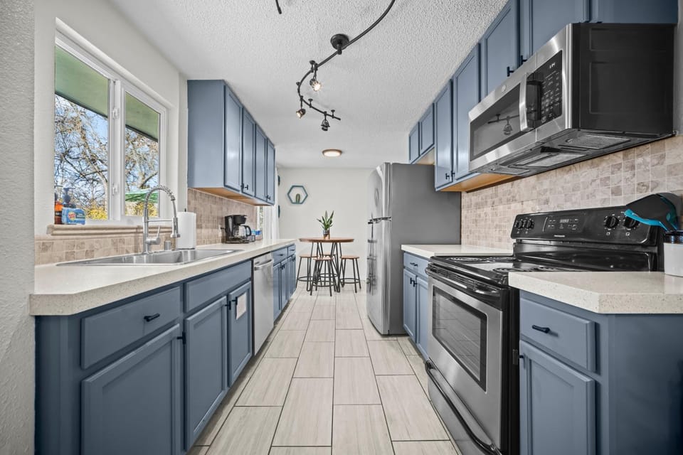 Family Home - Dog-Friendly - Fire Pit House in Arvada