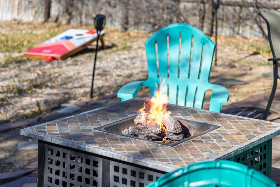 Family Home - Dog-Friendly - Fire Pit House in Arvada