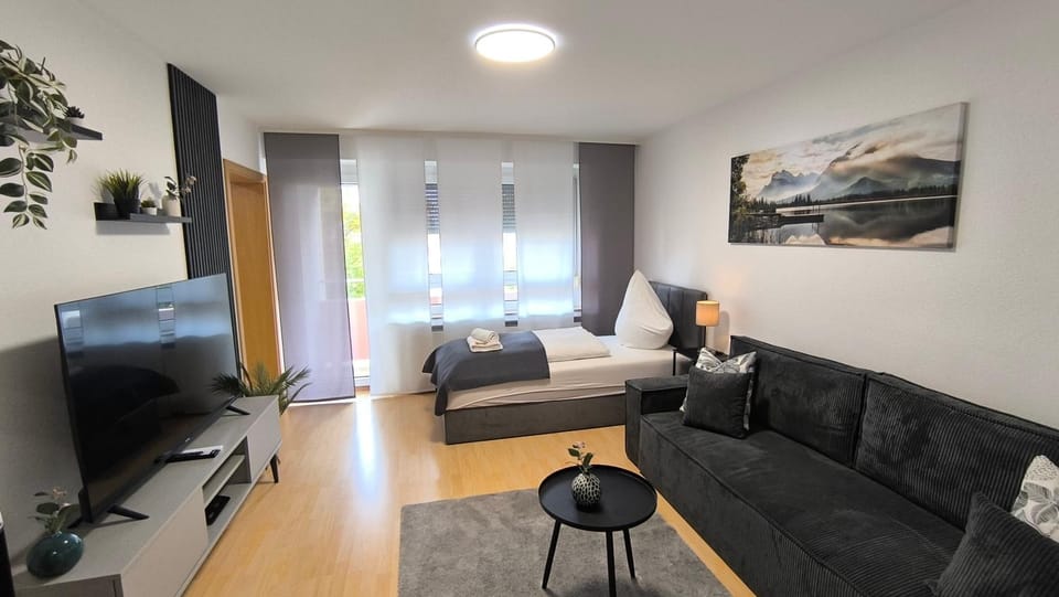 TV and multimedia, Living room, Seating area, Evening entertainment