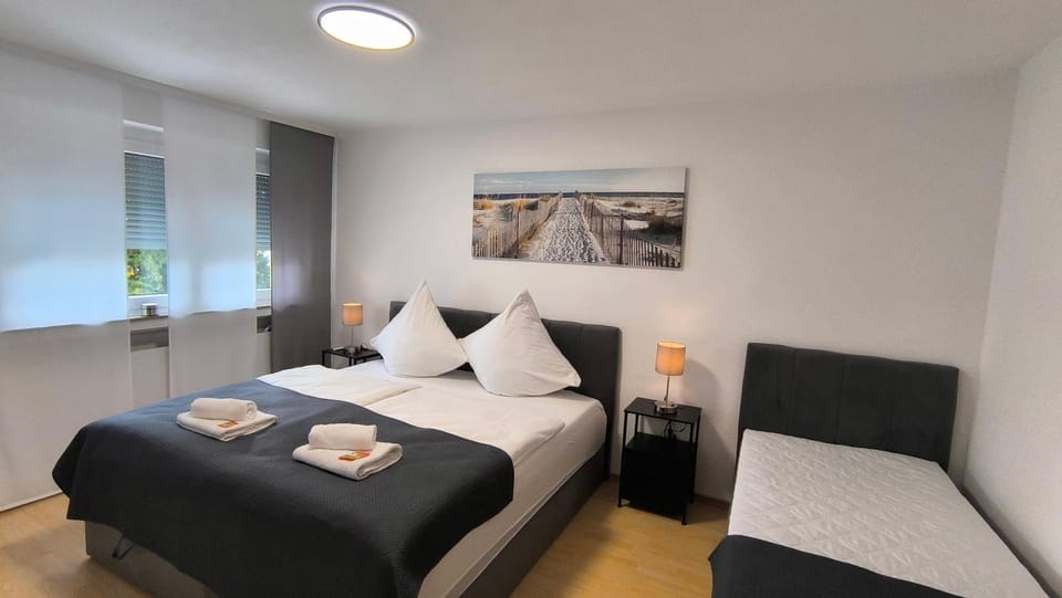 Bed, Photo of the whole room, Bedroom, towels