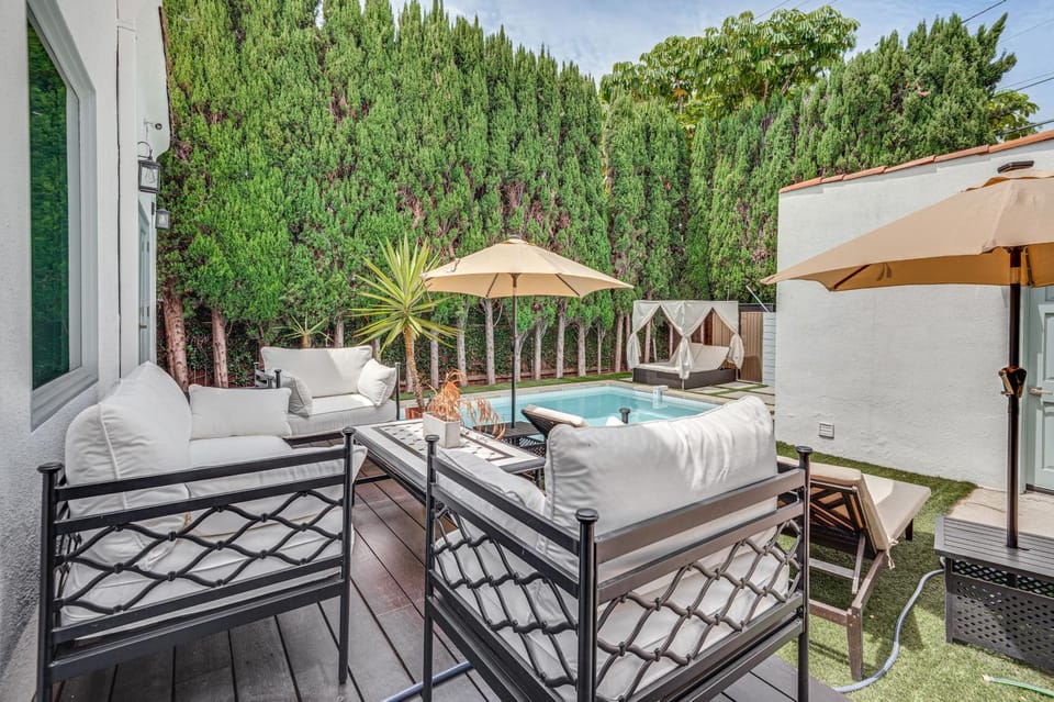 1 Block to Melrose Ave! Bright Home w/ Pool House in West Hollywood