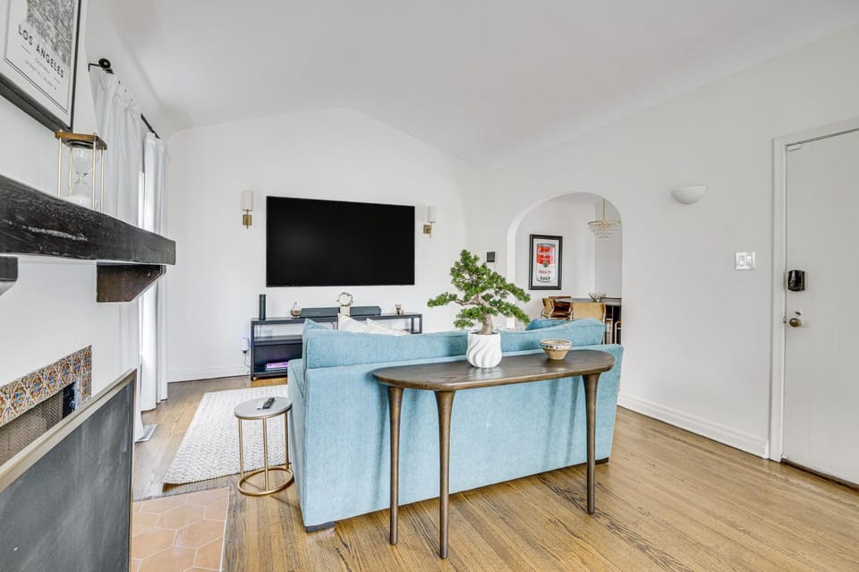 1 Block to Melrose Ave! Bright Home w/ Pool House in West Hollywood