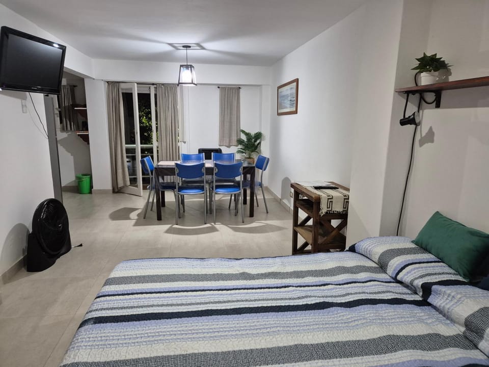1 bedroom apartment facing the street with balcony Apartment in Mar del Plata
