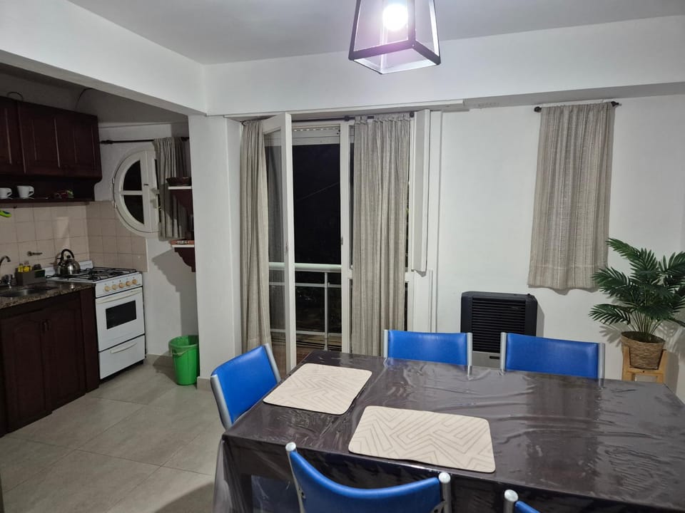 1 bedroom apartment facing the street with balcony Apartment in Mar del Plata