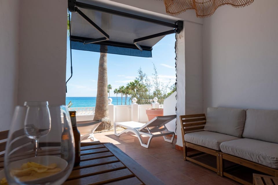 Natural landscape, View (from property/room), Balcony/Terrace, Beach, Sea view, sunbed