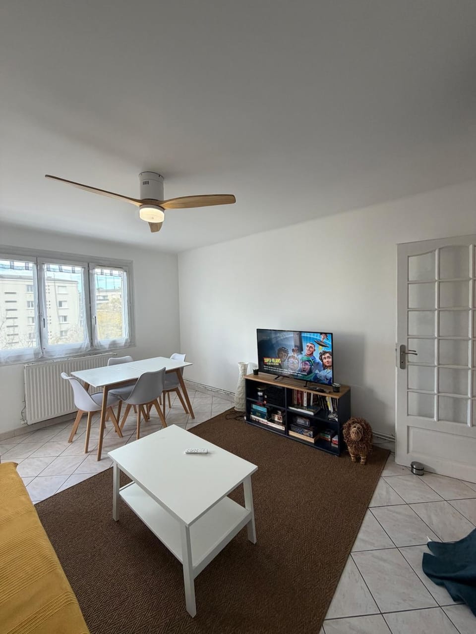 Communal lounge/ TV room, TV and multimedia, Living room, Seating area, Dining area, Evening entertainment