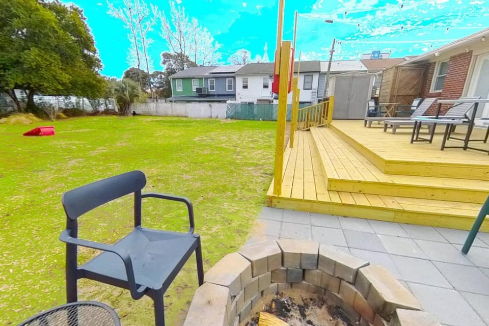 Property building, Patio, Spring, Day, BBQ facilities, Garden, Seating area, Garden view, fireplace, sunbed
