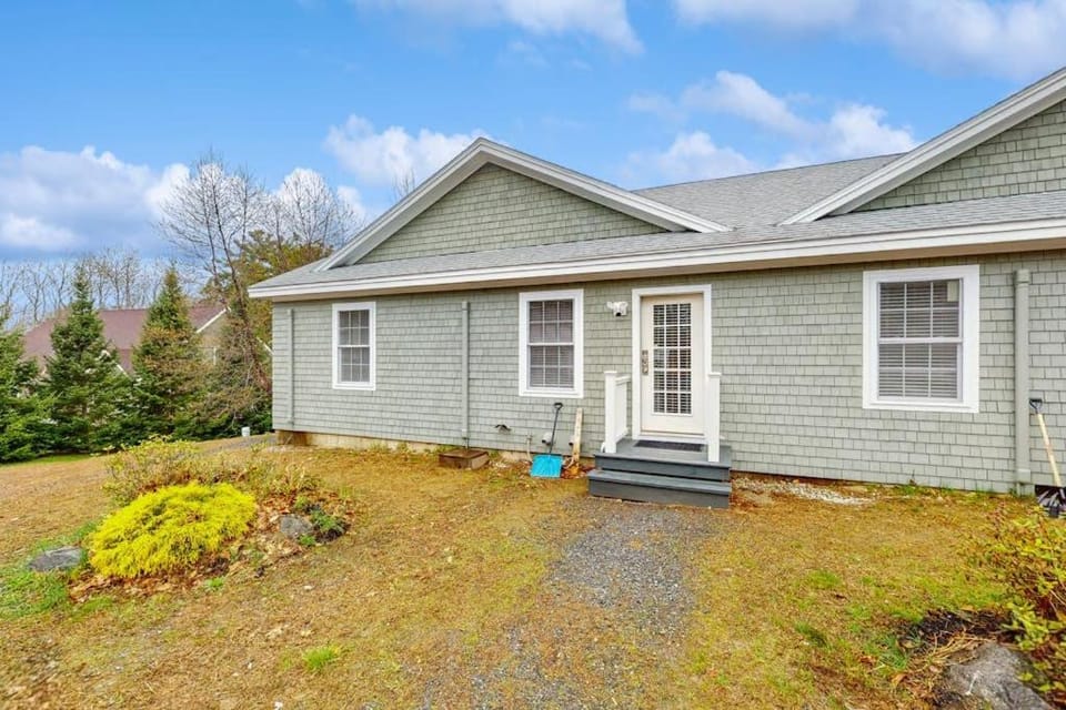 Property building, Day, Garden