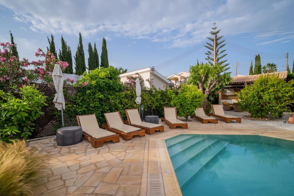 Day, Garden, Garden view, Pool view, Swimming pool, sunbed