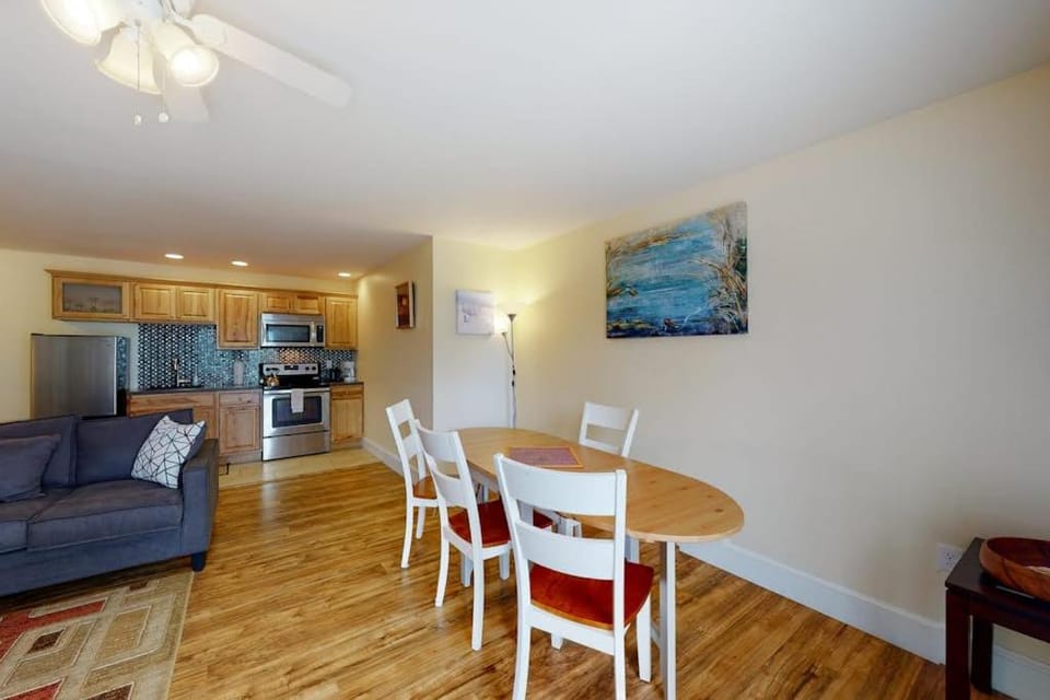 Kitchen or kitchenette, Living room, Seating area, Dining area, dishwasher, minibar, oven, stove